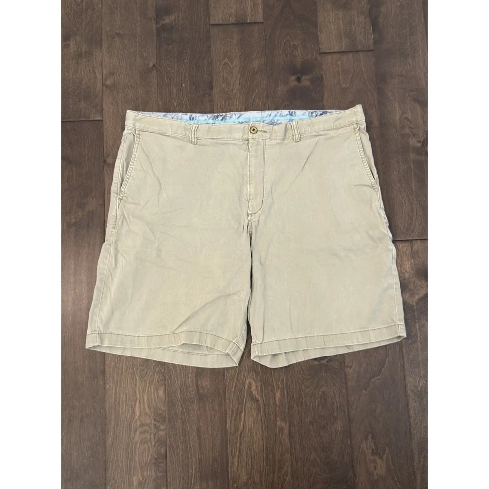 Tommy Bahama Mens Beige Chino Relax Shorts Size 42LG Swordfish Logo 10